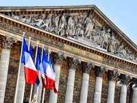 ПРАВО.RU: Парламент Франции одобрил резолюцию об отмене антироссийских санкций