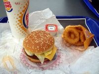 ПРАВО.RU: Москвичка отозвала иск к Burger King после дискуссии о церковной пропаганде