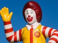 ПРАВО.RU: "Макдоналдс" обжаловал отказ в выплате 52 млн рублей департаментом имущества
