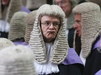 ПРАВО.RU: Число судей в магистратских судах Великобритании сократилось за семь лет на 40%